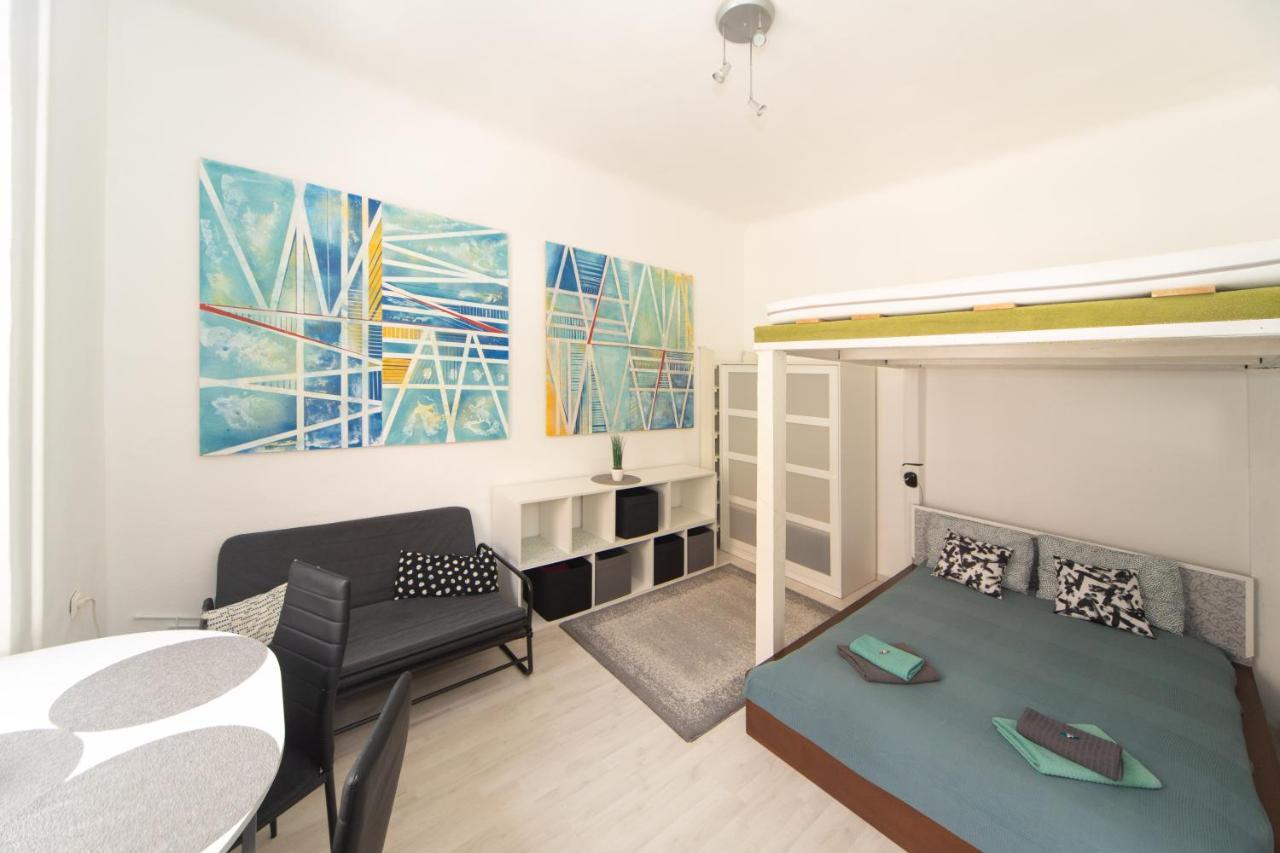 Cosy Studio Apartment With Airconditioner ブダペスト エクステリア 写真