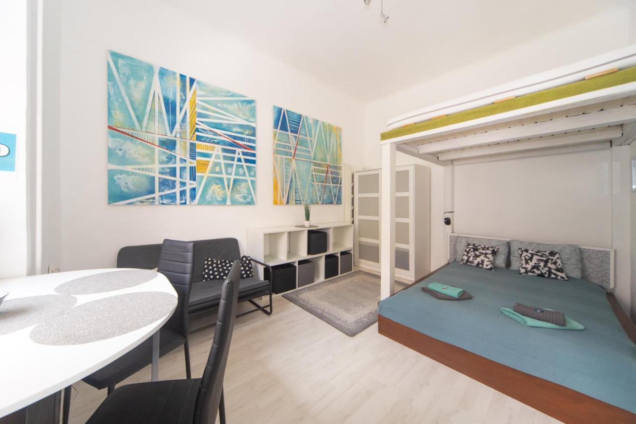Cosy Studio Apartment With Airconditioner ブダペスト エクステリア 写真